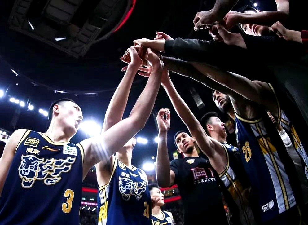 本场比赛展现出球队强大的团队合作，振奋人心