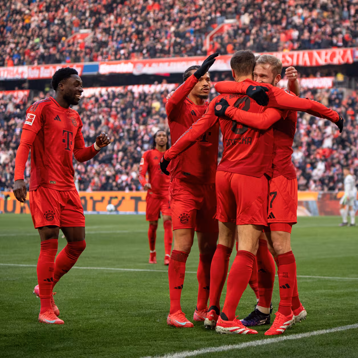 包含德国足球甲级联赛焦点：巴伐利亚德比即将开战，士气大振的词条