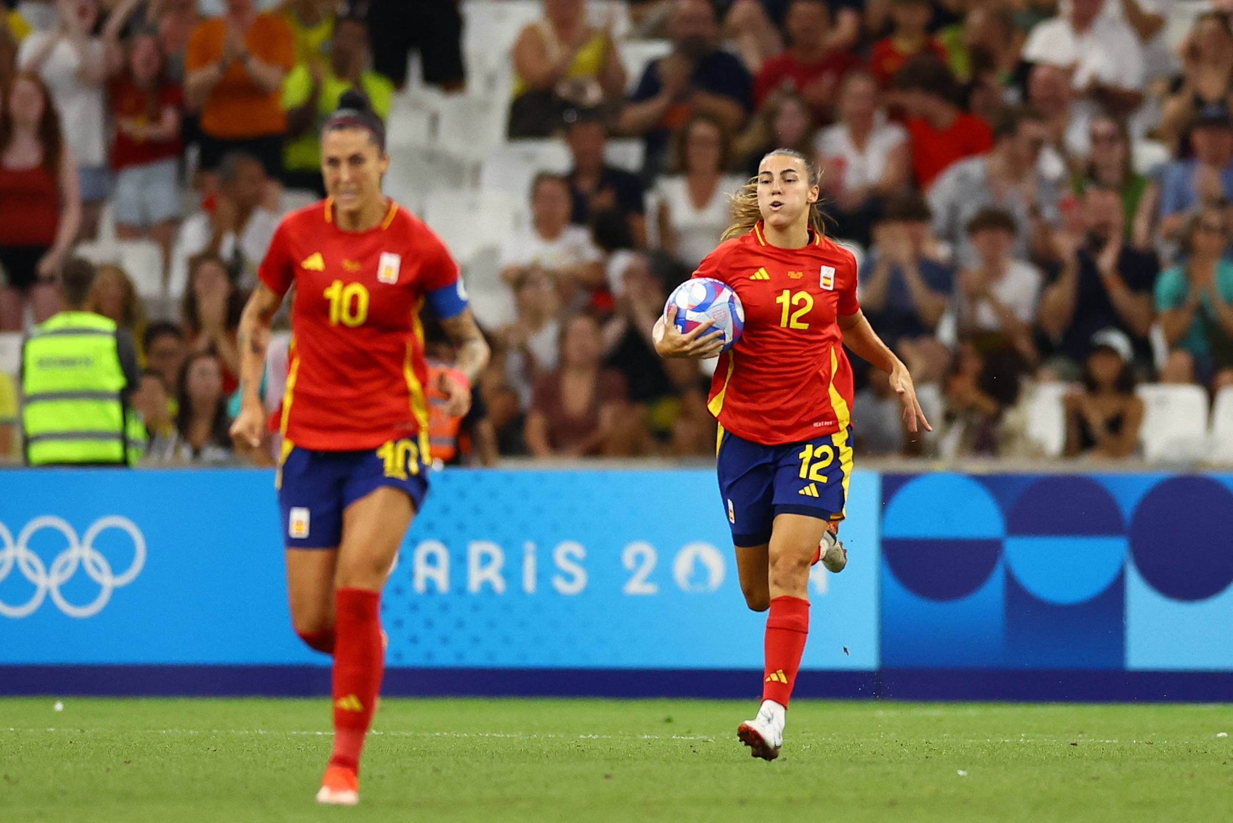 葡萄牙女足获得比利时队大胜，掌声雷动