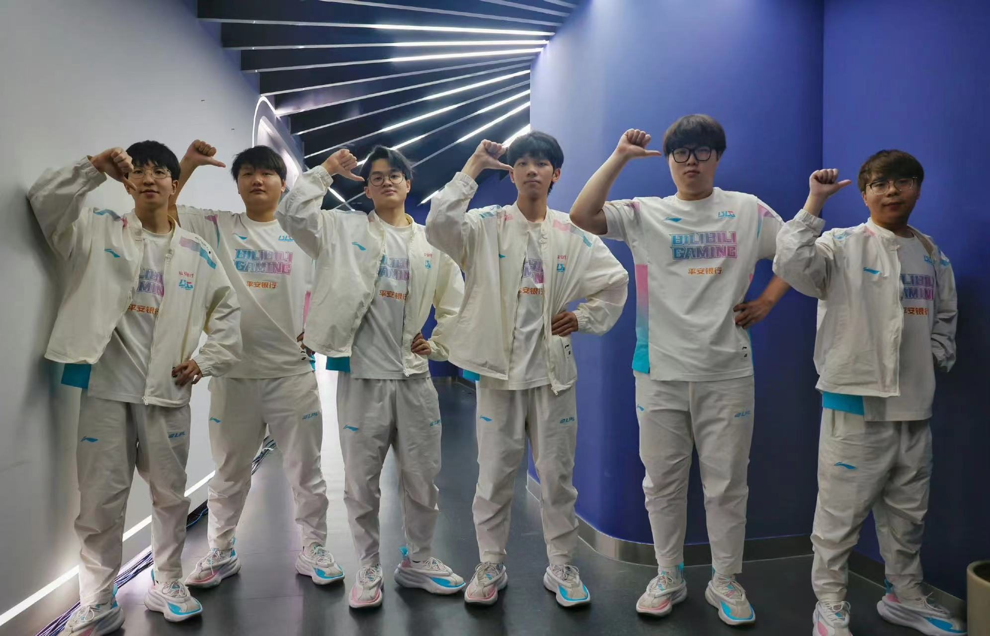 包含SHR横扫EDG，Gumayusi关键团战开团秒人宿命之战半决赛，技惊四座的词条