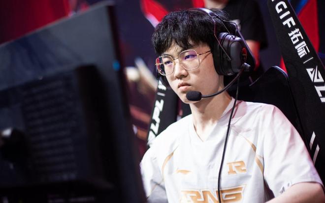 RNG鏖战EG,Scout开启传奇时刻峡谷大战入围赛,技惊四座 RNG鏖战EG,Scout开启传奇时刻峡谷大战入围赛,技惊四座