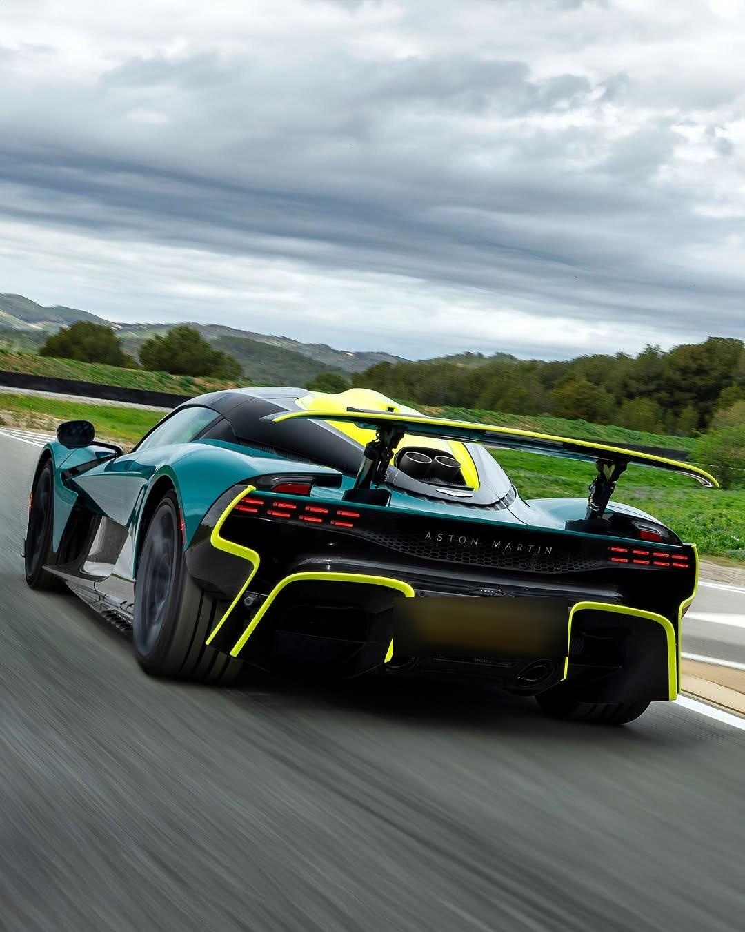 包含阿斯顿马丁横扫迈凯伦，汉密尔顿高光表现的词条