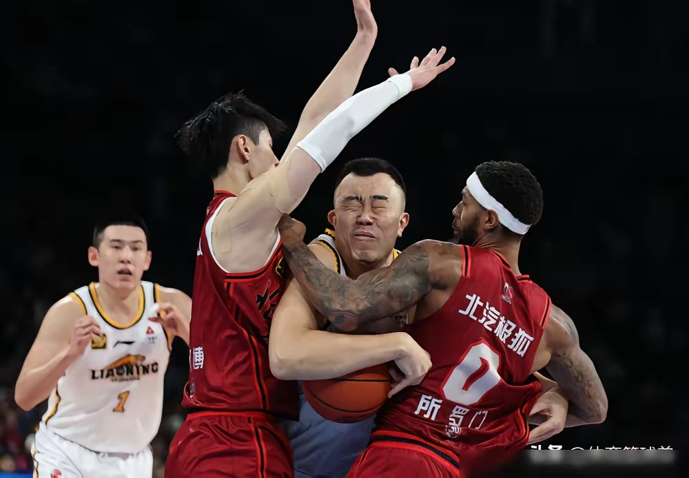 广州队横扫掘金，周琦关键制胜