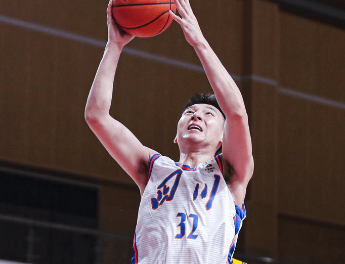 关于山东队碾压四川队，欧文惊艳四座的信息