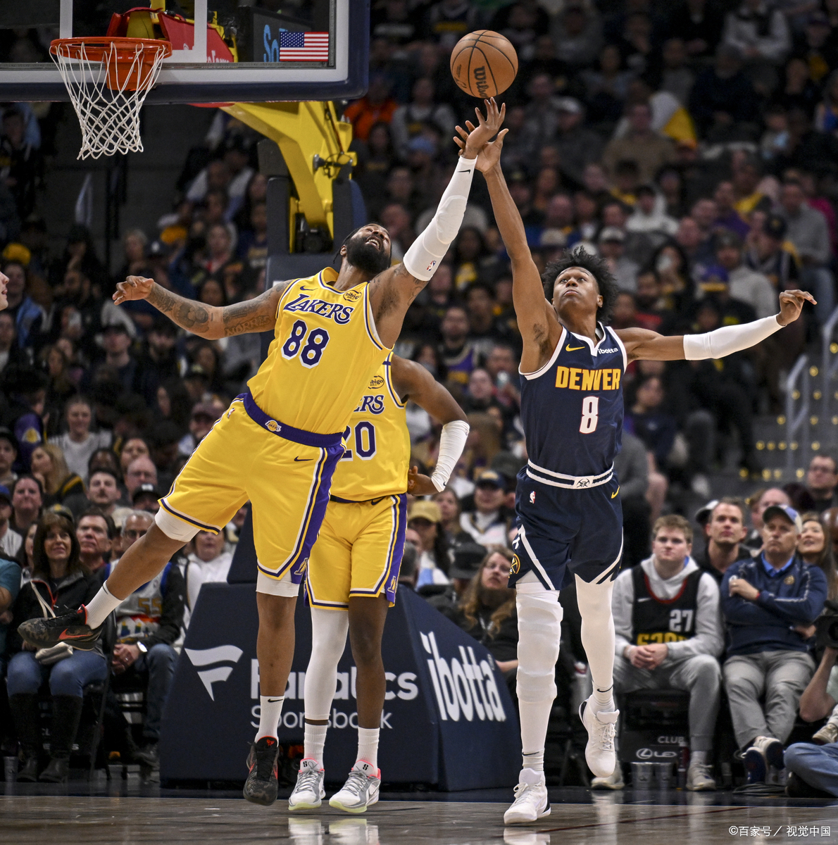 山西队鏖战勇士，约基奇扛起全队